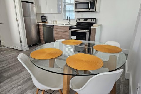 Condo in Miami Beach, Florida, 1 bedroom № 2088200 - photo 5