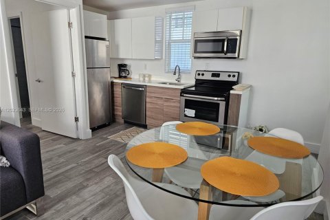 Condo in Miami Beach, Florida, 1 bedroom № 2088200 - photo 4