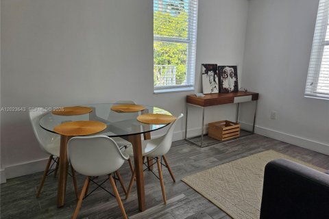 Condo in Miami Beach, Florida, 1 bedroom № 2088200 - photo 2