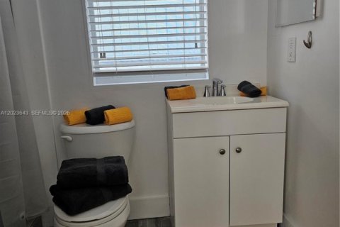 Condo in Miami Beach, Florida, 1 bedroom № 2088200 - photo 11