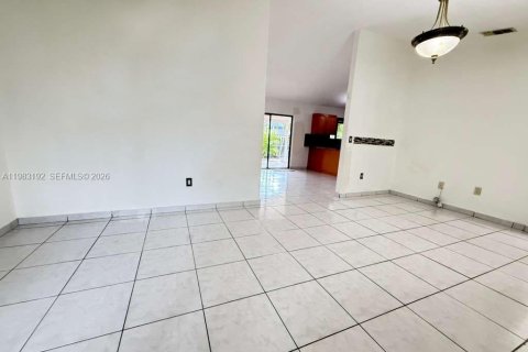 Casa en alquiler en Miami, Florida, 4 dormitorios, 106.74 m2 № 2049138 - foto 25