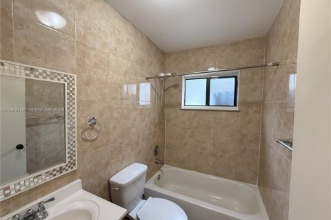 Casa en alquiler en Miami, Florida, 4 dormitorios, 106.74 m2 № 2049138 - foto 18