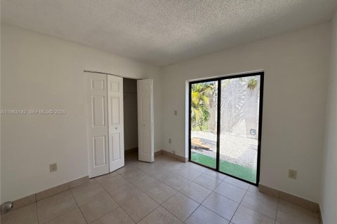 Casa en alquiler en Miami, Florida, 4 dormitorios, 106.74 m2 № 2049138 - foto 15