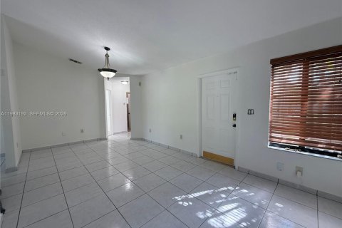 Casa en alquiler en Miami, Florida, 4 dormitorios, 106.74 m2 № 2049138 - foto 27