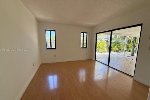 Casa en alquiler en Miami, Florida, 4 dormitorios, 106.74 m2 № 2049138 - foto 7
