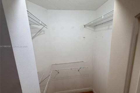 Casa en alquiler en Miami, Florida, 4 dormitorios, 106.74 m2 № 2049138 - foto 11