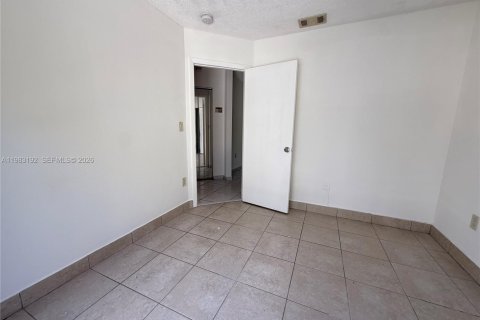 Casa en alquiler en Miami, Florida, 4 dormitorios, 106.74 m2 № 2049138 - foto 16