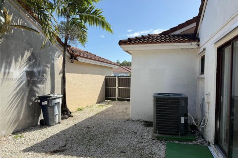 Casa en alquiler en Miami, Florida, 4 dormitorios, 106.74 m2 № 2049138 - foto 30