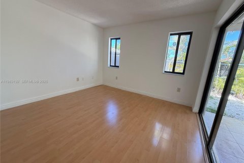 Casa en alquiler en Miami, Florida, 4 dormitorios, 106.74 m2 № 2049138 - foto 6