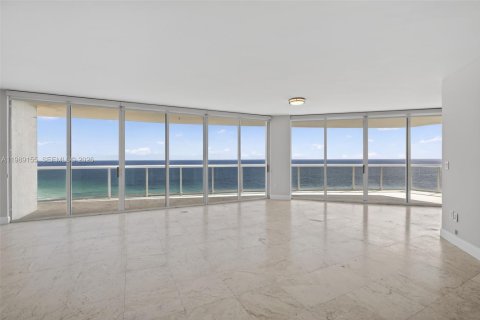 Condominio en alquiler en Sunny Isles Beach, Florida, 3 dormitorios, 205.31 m2 № 2053324 - foto 2