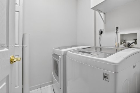 Condominio en alquiler en Sunny Isles Beach, Florida, 3 dormitorios, 205.31 m2 № 2053324 - foto 28