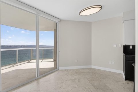 Condominio en alquiler en Sunny Isles Beach, Florida, 3 dormitorios, 205.31 m2 № 2053324 - foto 10