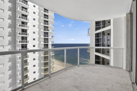Condominio en alquiler en Sunny Isles Beach, Florida, 3 dormitorios, 205.31 m2 № 2053324 - foto 18