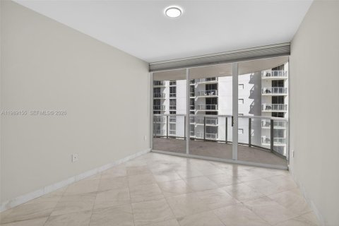 Condominio en alquiler en Sunny Isles Beach, Florida, 3 dormitorios, 205.31 m2 № 2053324 - foto 23