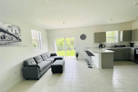 Touwnhouse à louer à Homestead, Floride: 3 chambres, 136.01 m2 № 2278150 - photo 6