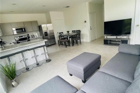 Touwnhouse à louer à Homestead, Floride: 3 chambres, 136.01 m2 № 2278150 - photo 2