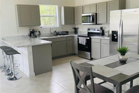 Touwnhouse à louer à Homestead, Floride: 3 chambres, 136.01 m2 № 2278150 - photo 8
