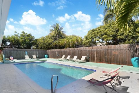 Casa en Hallandale Beach, Florida 4 dormitorios, 167.22 m2 № 2052102