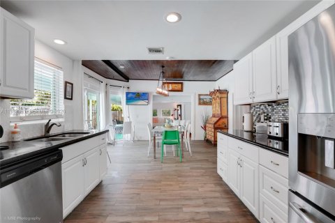 Casa en alquiler en Hallandale Beach, Florida, 4 dormitorios, 167.22 m2 № 2052102 - foto 14