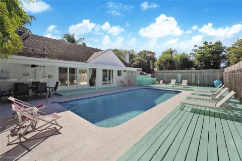 Casa en alquiler en Hallandale Beach, Florida, 4 dormitorios, 167.22 m2 № 2052102 - foto 2