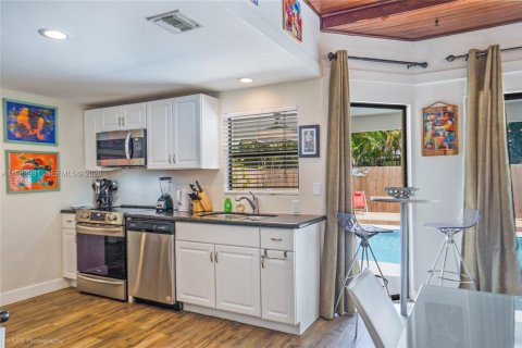 Casa en alquiler en Hallandale Beach, Florida, 4 dormitorios, 167.22 m2 № 2052102 - foto 16