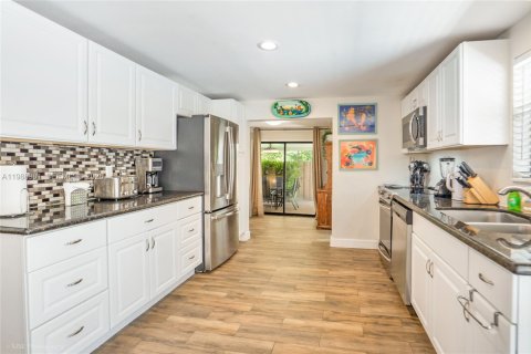 Casa en alquiler en Hallandale Beach, Florida, 4 dormitorios, 167.22 m2 № 2052102 - foto 15