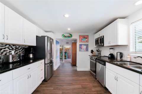 Casa en alquiler en Hallandale Beach, Florida, 4 dormitorios, 167.22 m2 № 2052102 - foto 11