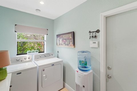 House in Deerfield Beach, Florida 3 bedrooms, 208.29 sq.m. № 2190090 - photo 6
