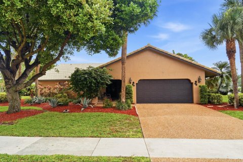 House in Deerfield Beach, Florida 3 bedrooms, 208.29 sq.m. № 2190090 - photo 2