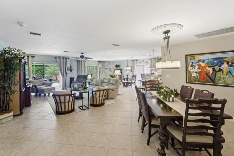 House in Deerfield Beach, Florida 3 bedrooms, 208.29 sq.m. № 2190090 - photo 4