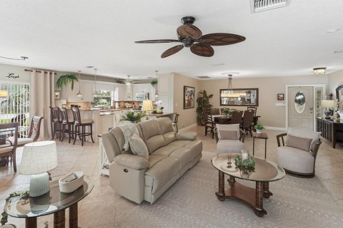 House in Deerfield Beach, Florida 3 bedrooms, 208.29 sq.m. № 2190090 - photo 3