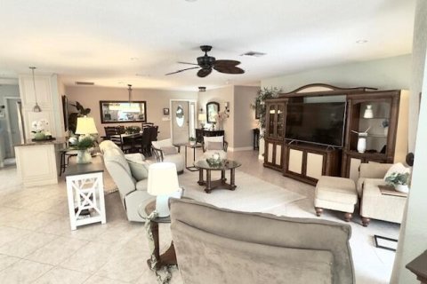 House in Deerfield Beach, Florida 3 bedrooms, 208.29 sq.m. № 2190090 - photo 13