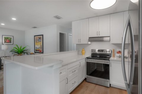 Villa ou maison à vendre à Tampa, Floride: 3 chambres, 98.1 m2 № 2149890 - photo 9