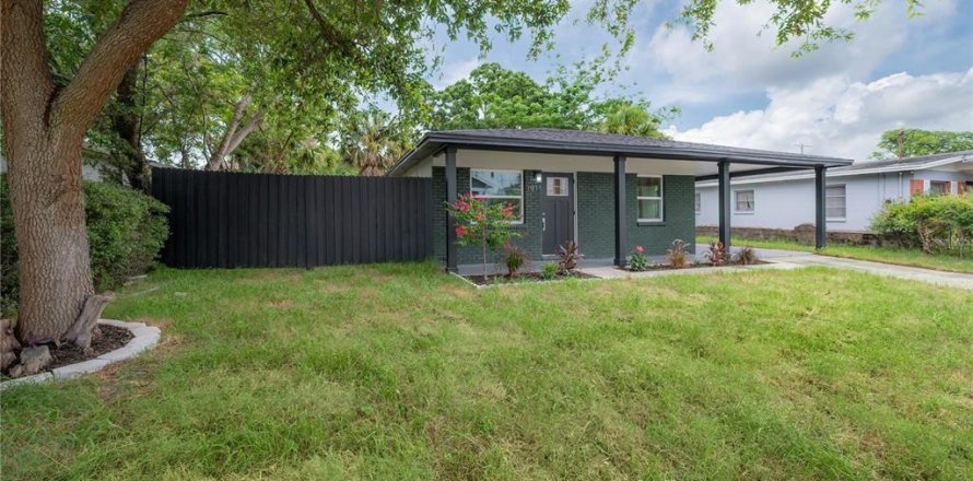 Villa ou maison à Tampa, Floride 3 chambres, 98.1 m2 № 2149890