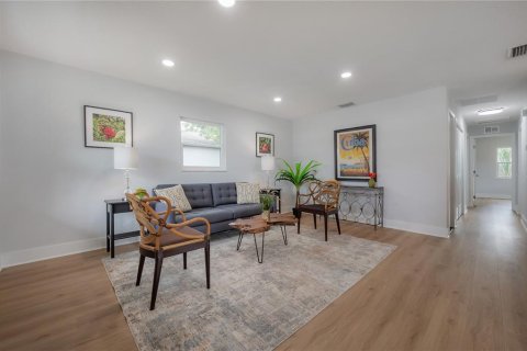 Villa ou maison à vendre à Tampa, Floride: 3 chambres, 98.1 m2 № 2149890 - photo 4