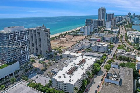 Снять в аренду квартиру в Майами-Бич, Флорида 1 спальня, 63.17м2, № 1986466 - фото 3