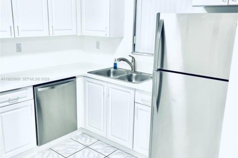 Снять в аренду квартиру в Майами-Бич, Флорида 1 спальня, 63.17м2, № 1986466 - фото 16