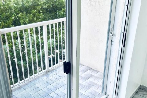 Снять в аренду квартиру в Майами-Бич, Флорида 1 спальня, 63.17м2, № 1986466 - фото 30