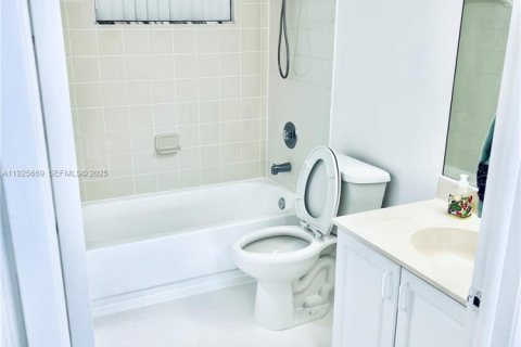 Снять в аренду квартиру в Майами-Бич, Флорида 1 спальня, 63.17м2, № 1986466 - фото 13