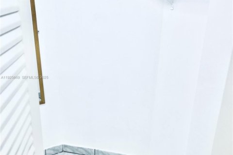 Снять в аренду квартиру в Майами-Бич, Флорида 1 спальня, 63.17м2, № 1986466 - фото 26