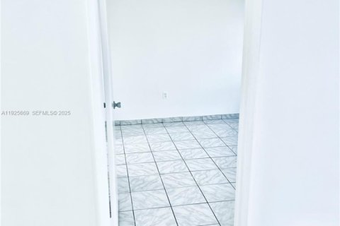 Снять в аренду квартиру в Майами-Бич, Флорида 1 спальня, 63.17м2, № 1986466 - фото 21