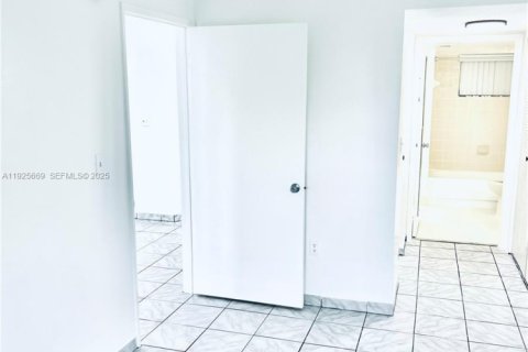 Снять в аренду квартиру в Майами-Бич, Флорида 1 спальня, 63.17м2, № 1986466 - фото 24