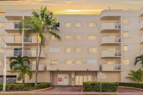 Снять в аренду квартиру в Майами-Бич, Флорида 1 спальня, 63.17м2, № 1986466 - фото 7