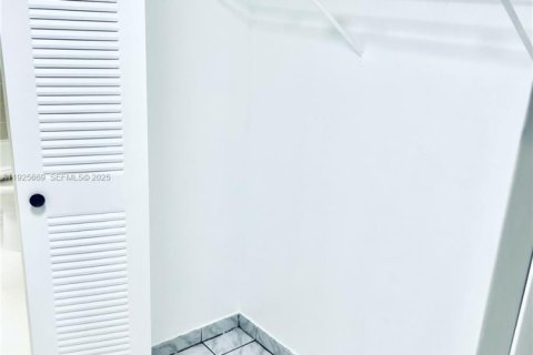 Снять в аренду квартиру в Майами-Бич, Флорида 1 спальня, 63.17м2, № 1986466 - фото 27