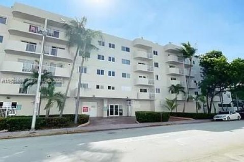 Снять в аренду квартиру в Майами-Бич, Флорида 1 спальня, 63.17м2, № 1986466 - фото 5