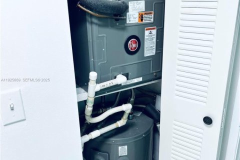 Снять в аренду квартиру в Майами-Бич, Флорида 1 спальня, 63.17м2, № 1986466 - фото 9