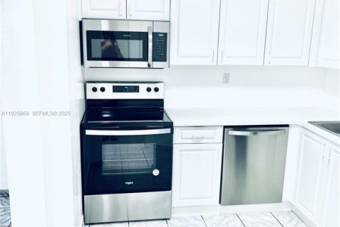 Снять в аренду квартиру в Майами-Бич, Флорида 1 спальня, 63.17м2, № 1986466 - фото 15