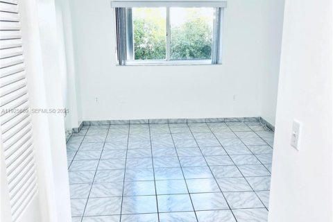 Снять в аренду квартиру в Майами-Бич, Флорида 1 спальня, 63.17м2, № 1986466 - фото 22