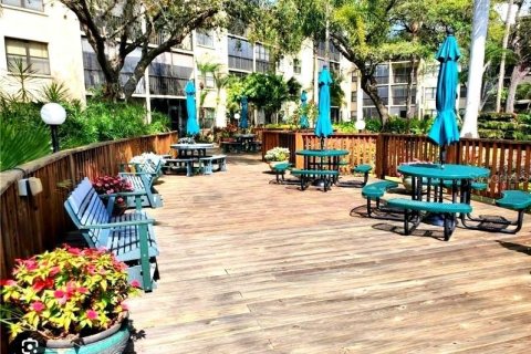 Condo in Bradenton, Florida, 2 bedrooms № 2206518 - photo 18