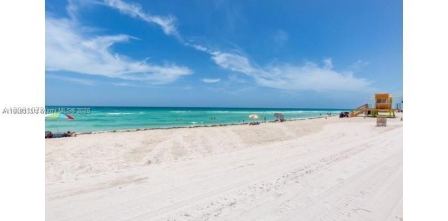 Condo in Miami Beach, Florida, 1 bedroom  № 2021362